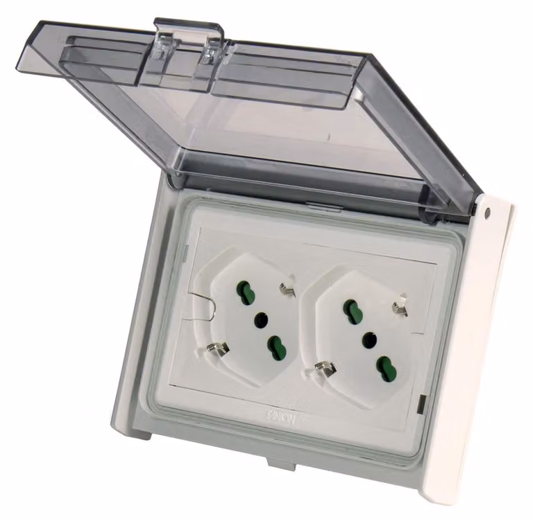 Presa multipla italiana/tedesca, 2P + T, 16A, grado di protezione IP55, pre-cablata, scatola a 3 moduli