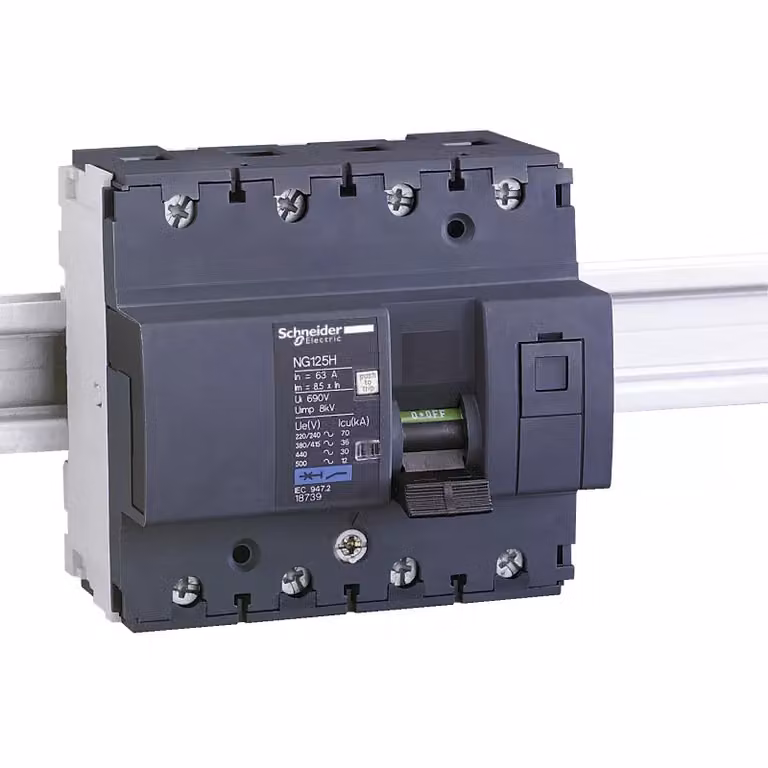Interruttore Schneider Electric NG125H, 4 poli, 40A, caratteristica C 18737