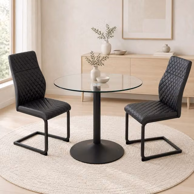 Set da pranzo con tavolo rotondo in vetro temperato Ø 85 cm e 2 sedie nere in PU con schienale alto e motivo a rombi