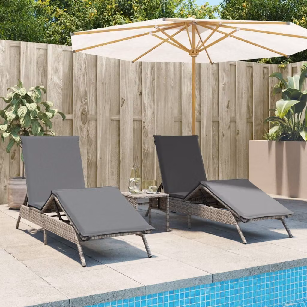 Set di 2 lettini prendisole con tavolino vidaXL in polyrattan grigio con poggiatesta regolabile