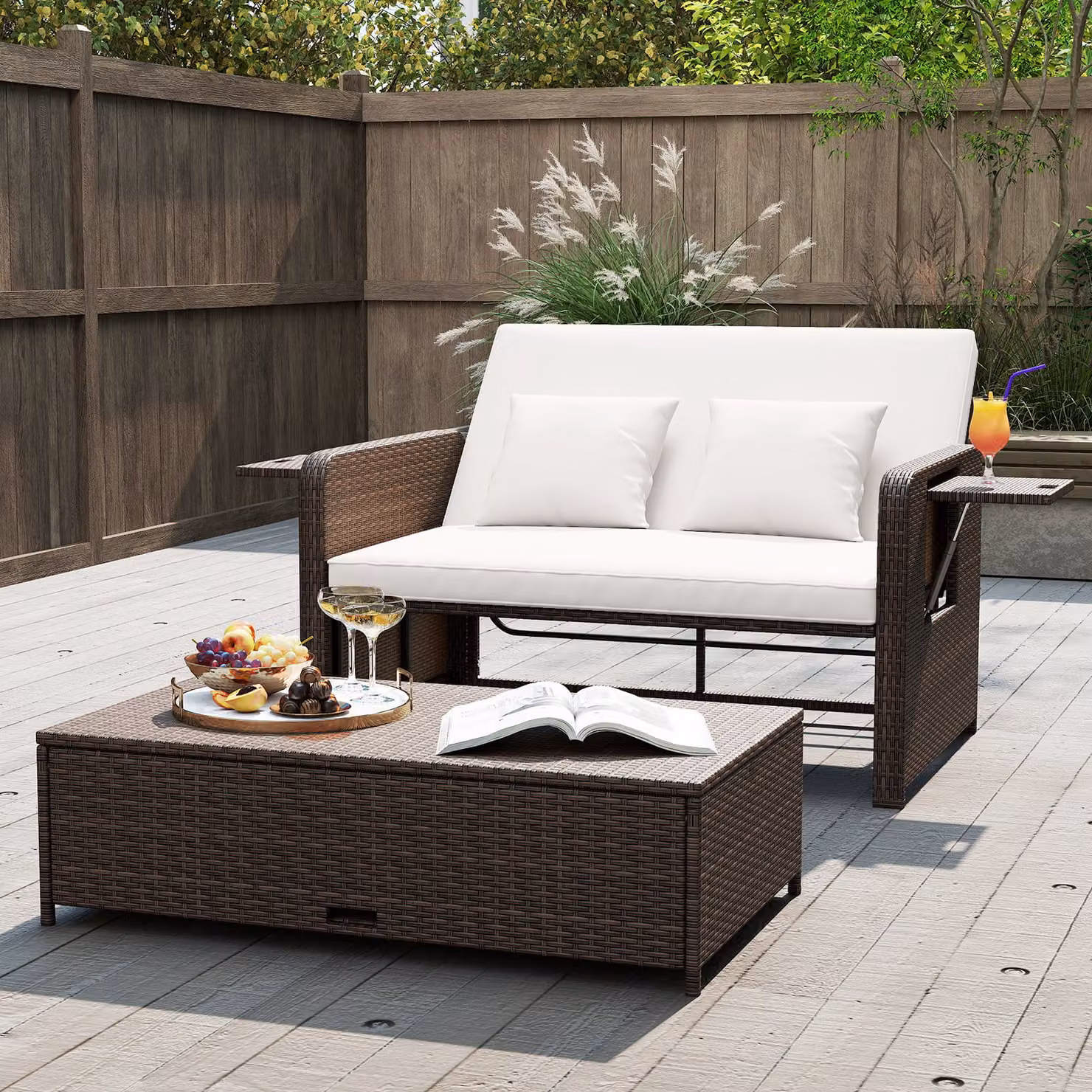 Set di 2 pezzi Divano letto in rattan Costway con pouf contenitore e tavolini laterali pieghevoli per giardino e piscina, Bianco