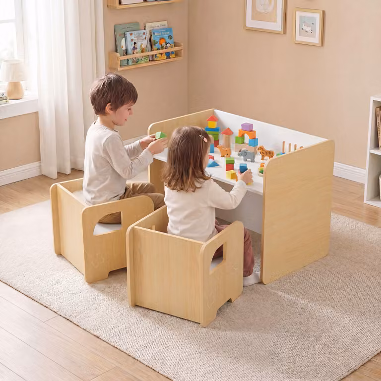 Set tavolo e 2 sedie multifunzionale Costway per bambini con lavagna reversibile e design salvaspazio in legno, Bianco e Multicolore