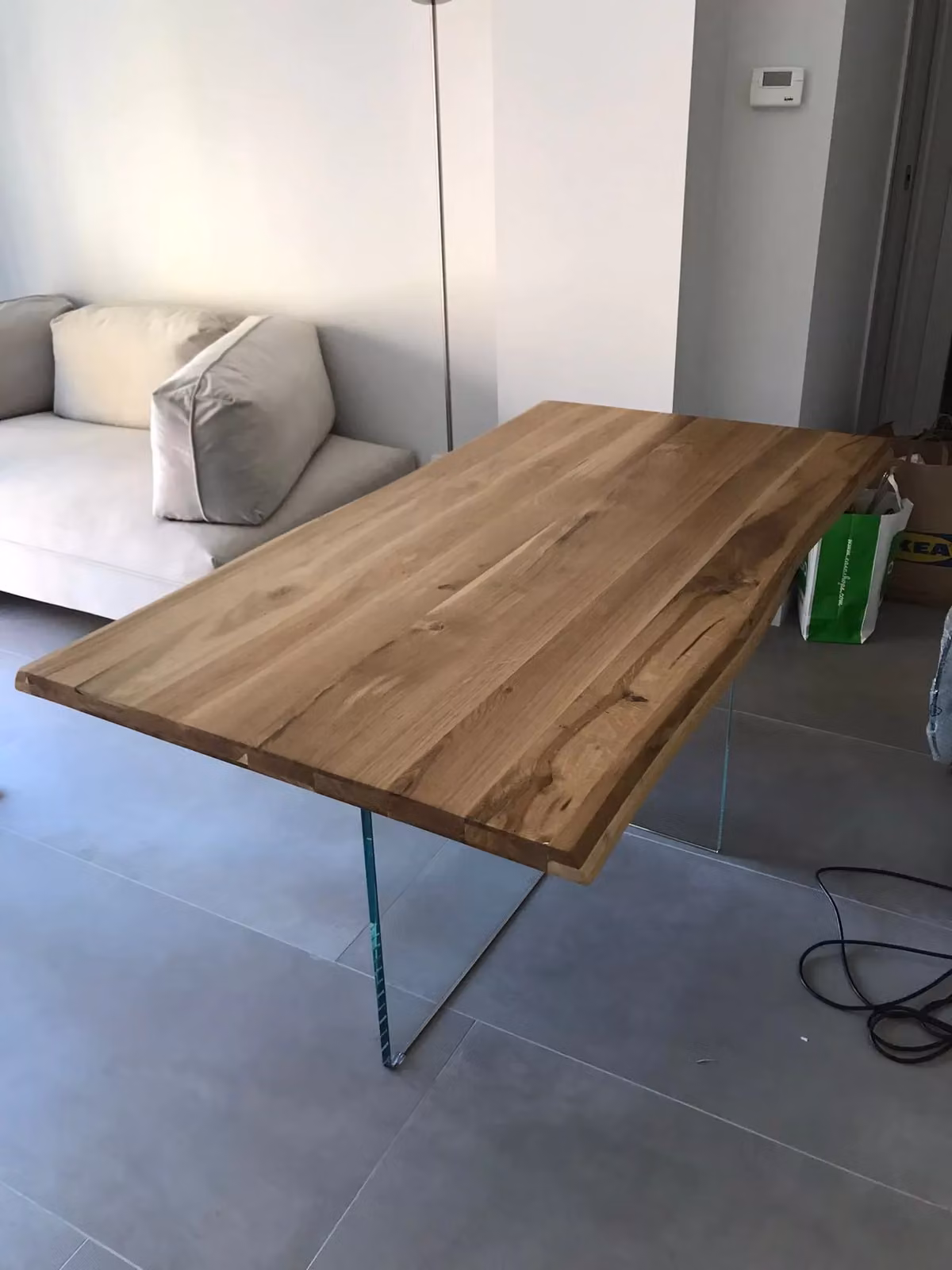 Tavolo fisso rettangolare in rovere massello e gambe in vetro Mobili 2G L: 160 cm, P: 90 cm, H: 78 cm – 2