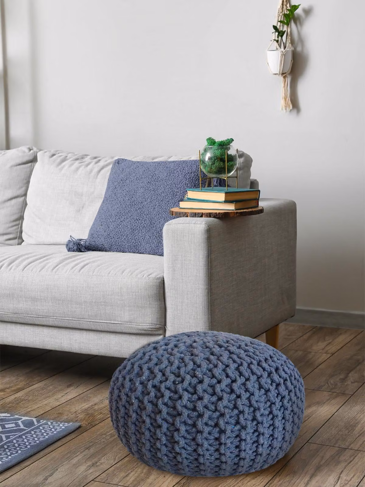 Pouf sgabello lavorato a maglia fatto a mano in cotone riciclato, sostenibile Ø 55 cm blu