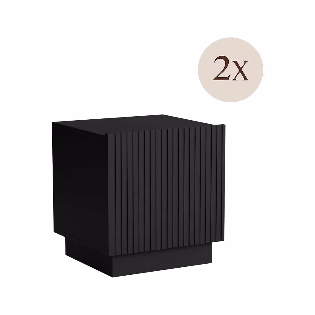 Set di 2 comodini Revo DMORA con finitura effetto cannettato nero opaco, L: 47 cm, P: 40 cm, H: 45 cm – 2