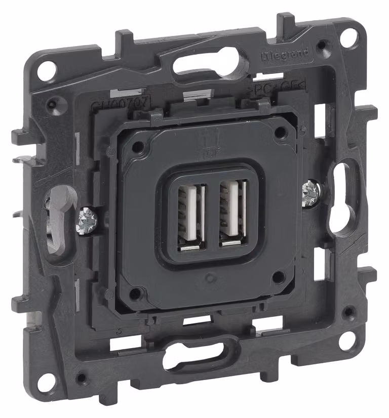 Inserire la presa di ricarica USB Niloe Step 2400 mA 864024