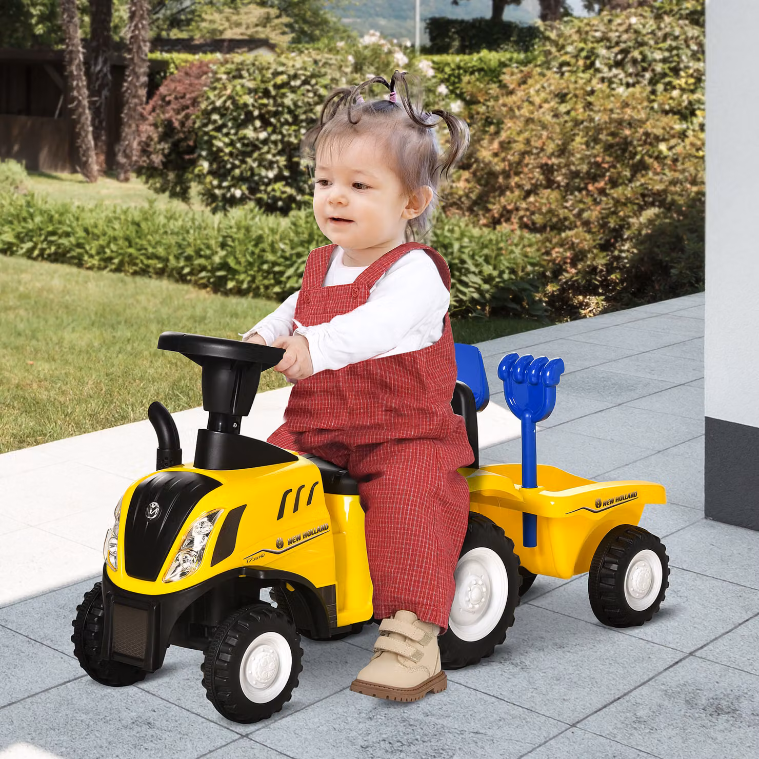 Trattore Cavalcabile per Bambini HOMCOM con Rimorchio, Rastrello e Pala, Gioco Educativo Giallo, L: 91 cm, P: 29 cm, H: 44 cm – 2