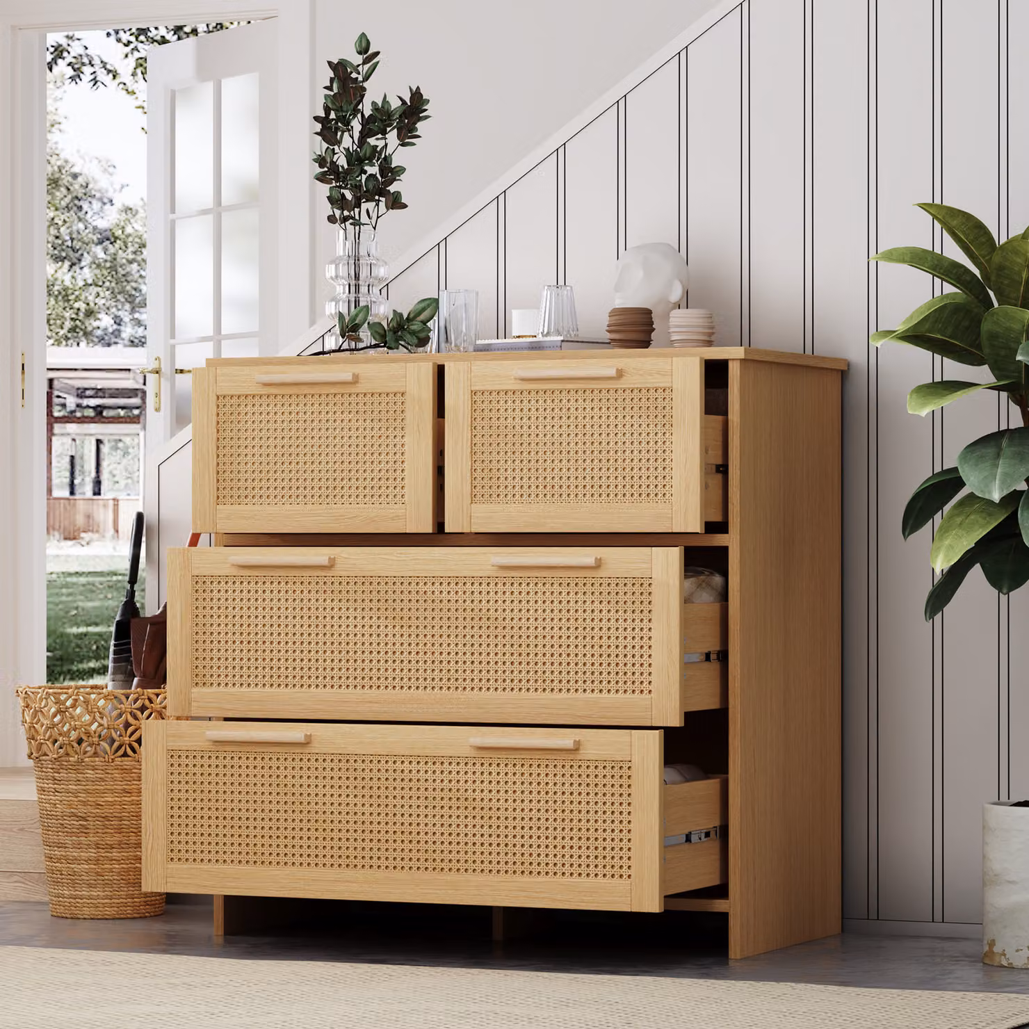 Cassettiera Flieks con 4 cassetti, credenza in rattan con maniglie in legno massiccio, mobile da soggiorno con cassetti, finitura naturale, 80x38x80cm