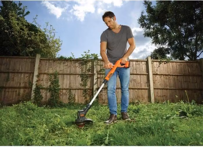 Tagliabordi elettrico senza fili BLACK&DECKER ST182320-QW, 18 V, 25 cm, batteria 2 Ah + caricabatteria