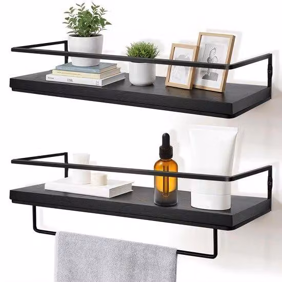 Set di assi da parete in legno con portasciugamani per diversi ambienti