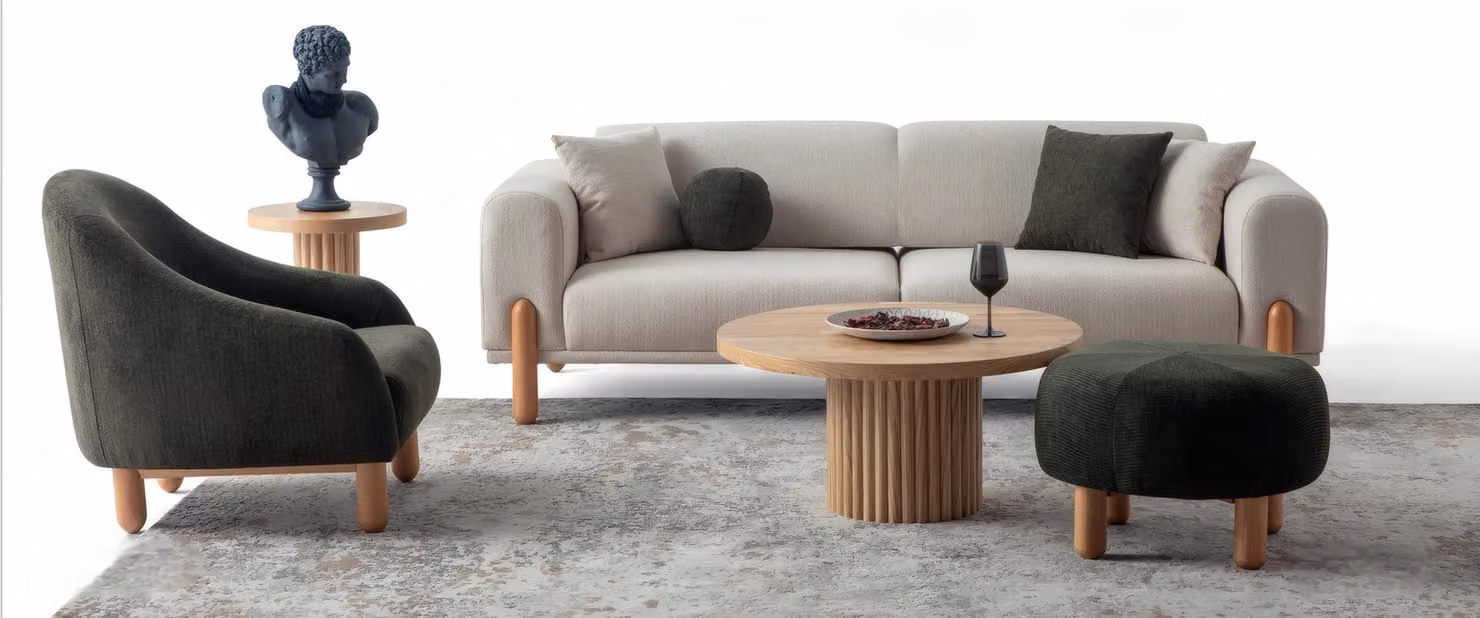 Modernes Set aus weißem Dreisitzer Sofa und Sessel im modernen Look
