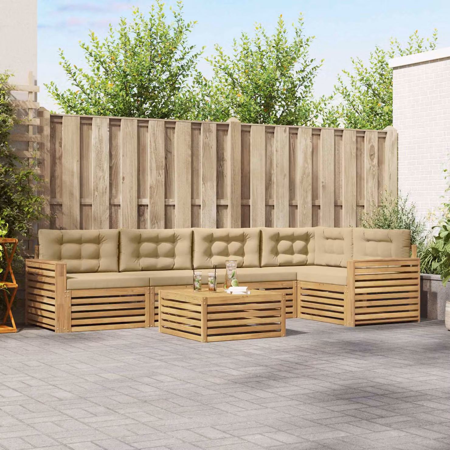 Set di divani da esterno vidaXL a forma di L composto da 6 pezzi con tavolino da caffè, in legno di acacia trattato e tessuto bianco e beige