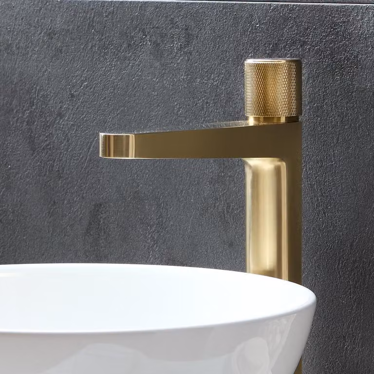 Miscelatore Moderno Monoforo Alto per Lavabo con Pulsante a Pressione - Scelta di Finiture