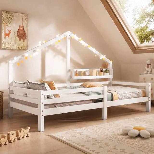 Letto a casetta per bambini 90x200 cm con scaffale, bianco in legno di pino