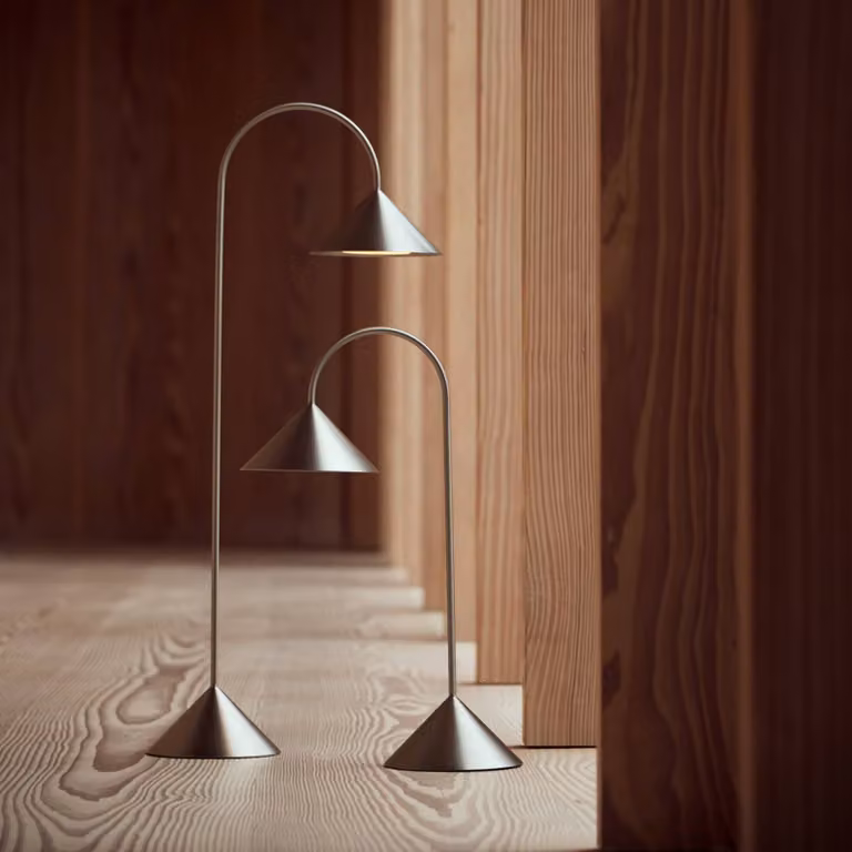 FRANDSEN Lampada LED da pavimento ricaricabile Grasp, acciaio inossidabile, dimmerabile, Alluminio / Grigio / Zincato, Acciaio Inox, Design