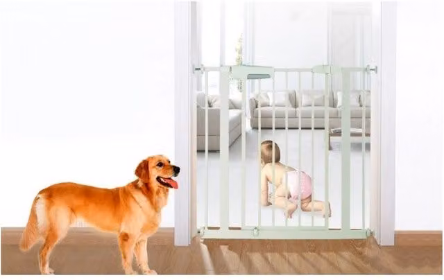 Cancello di sicurezza Trade Shop Traesio bianco con bloccaggio a pressione per bambini e animali domestici, ideale per porte e scale, senza foratura