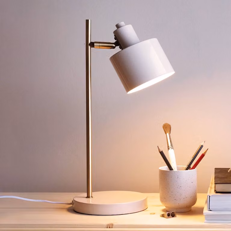 Dyberg Larsen Lampada da tavolo di design Ocean, Crema / Ambra, Soggiorno / Sala da pranzo, Metallo, Design, Lampada da tavolo