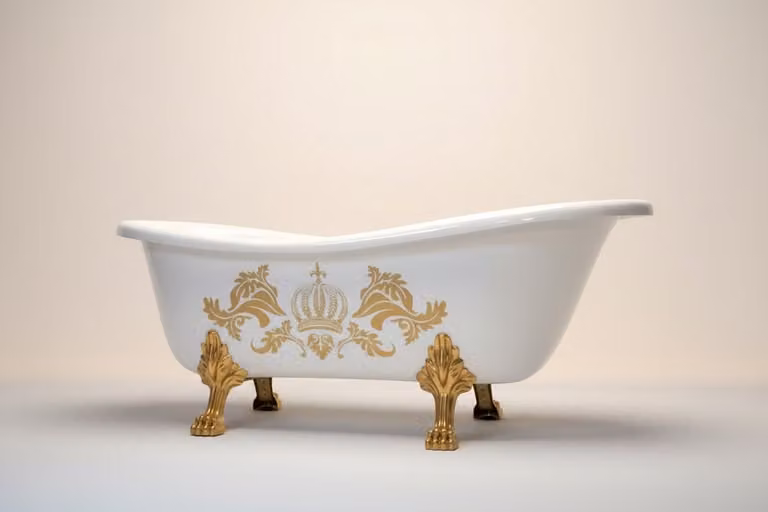 Pompöös by Casa Padrino Vasca Deluxe di Harald Glööckler 169,5 x 76 x 72,5 cm con piedi di leone dorati, a libera installazione, bianco/oro/bianco