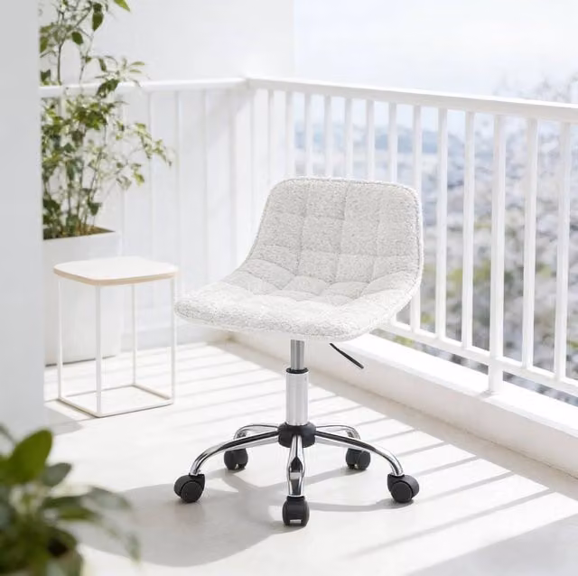 Sedia da ufficio girevole moderna in tessuto bianco con ruote e struttura in metallo per home office – 1