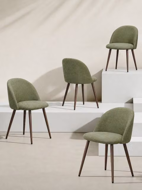 Set di 4 sedie Brila Kenay Home rivestite in tessuto verde con gambe in legno noce