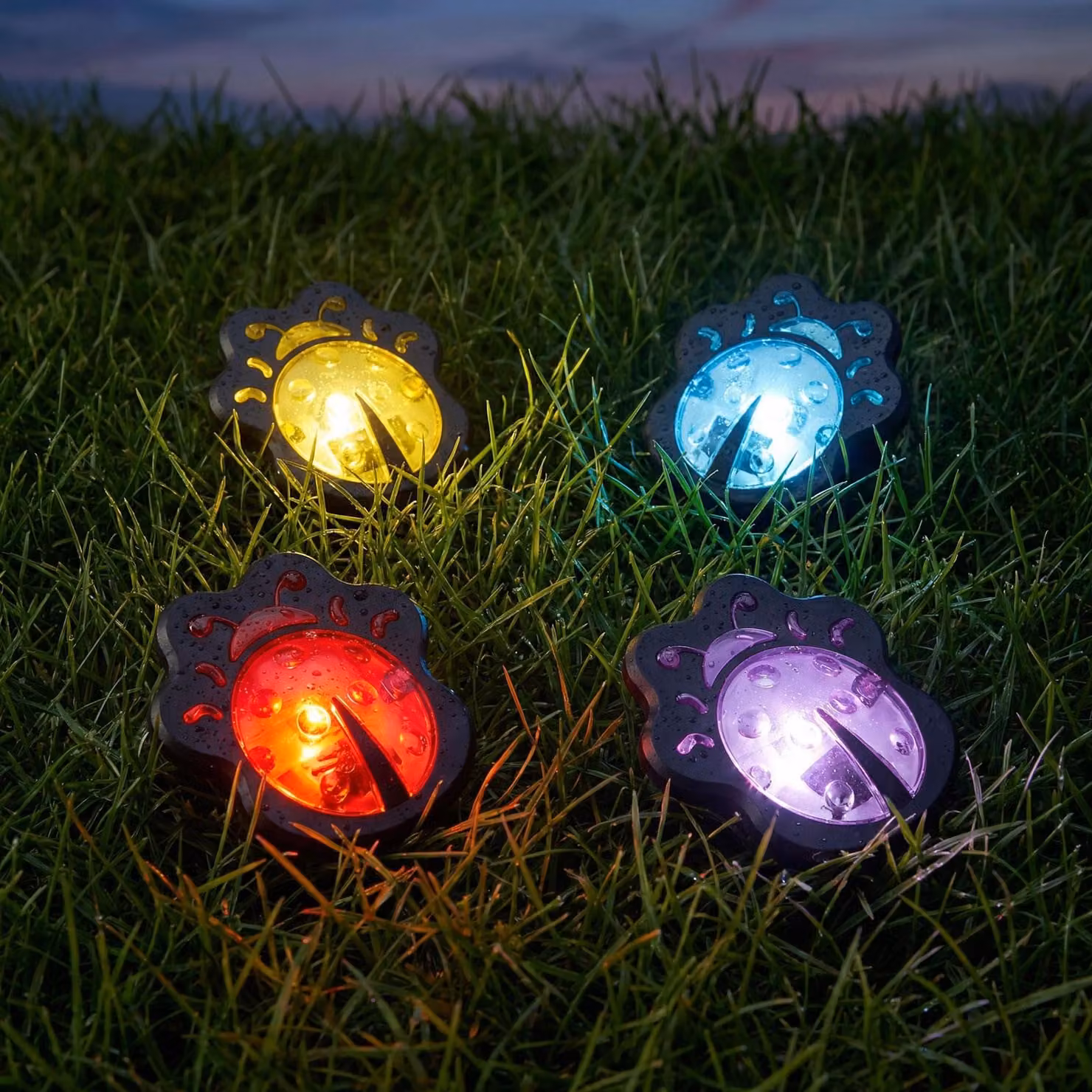 Lampada solare a LED da parete – Coccinella – multicolore – nera – plastica – 9 x 9 x 8,5 cm – confezione da 1 [11732C]