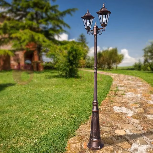 Lampione da esterno Iris Luce DAFNE MEDIA con 2 luci a lanterna esagonale, struttura nero e oro con diffusore trasparente, Altezza: 251 cm