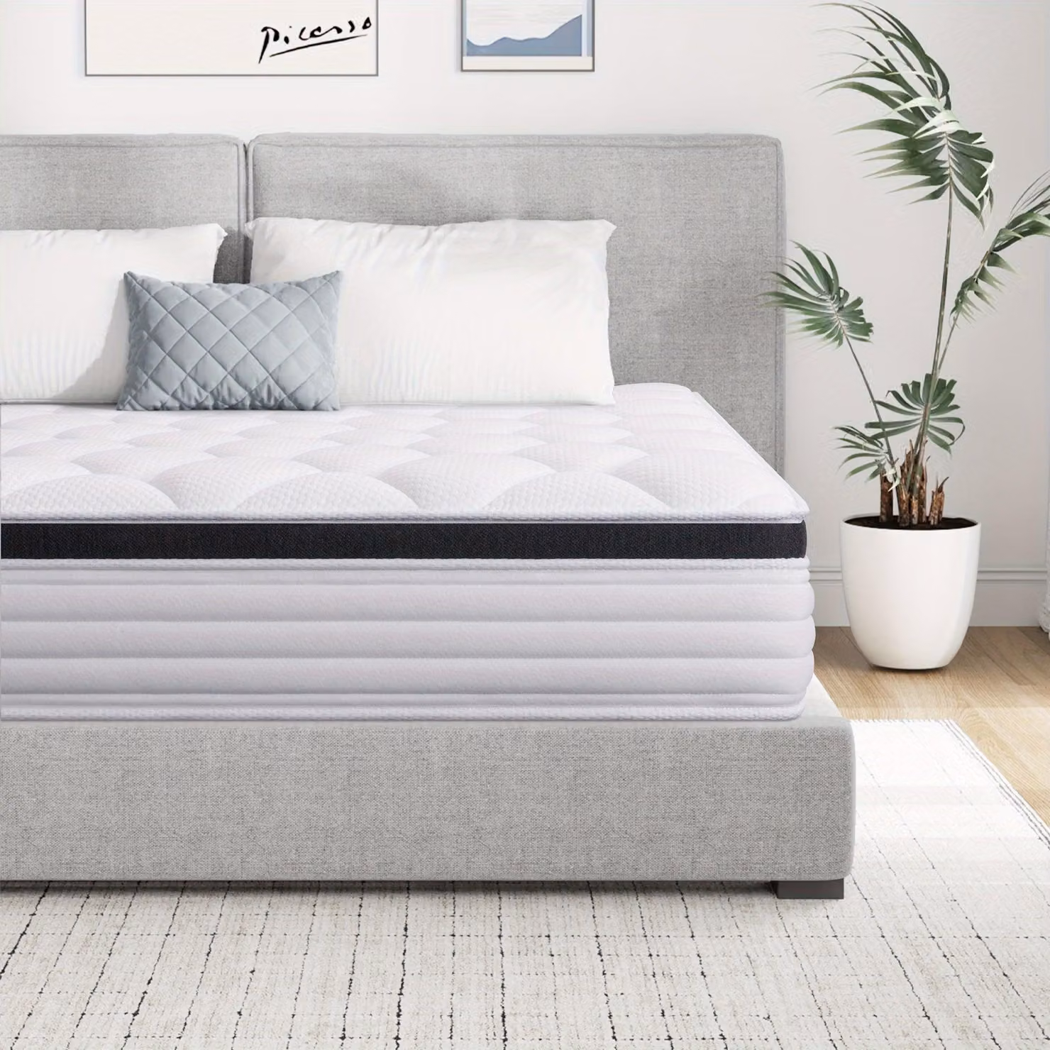 Materasso ibrido in memory foam, disponibile in due altezze (20 cm e 22 cm), con sistema di supporto a 7 zone e molle insacchettate per un comfort ottimale e una temperatura ideale durante il sonno. Disponibile nelle dimensioni: 90x200 cm, 120x200 cm, 140