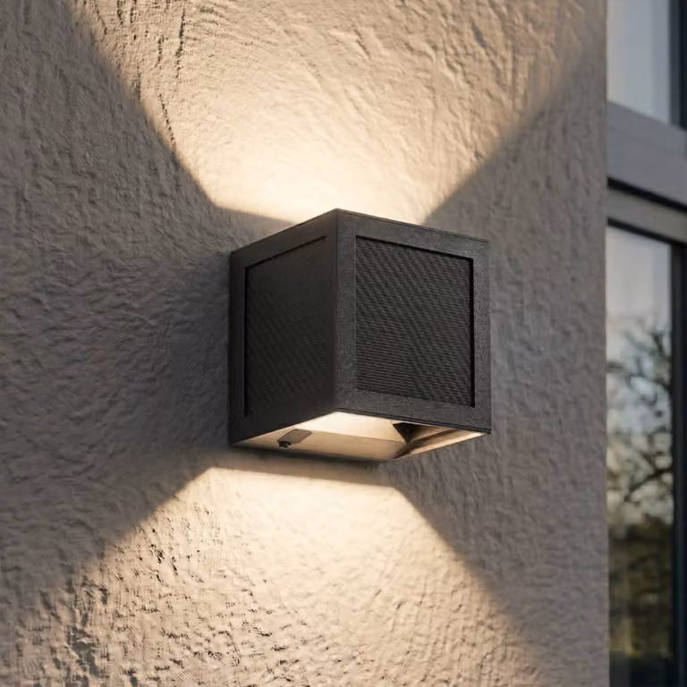 Lampada da parete solare a LED PRIOS Avvin, nera, forma di cubo, con sensore Avvin, Nero, Metallo, Moderno, Applique da esterni