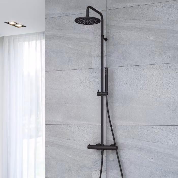 Sistema doccia Kronenbach Lima 2.0 nero con termostato, soffione di diametro 22,5 cm