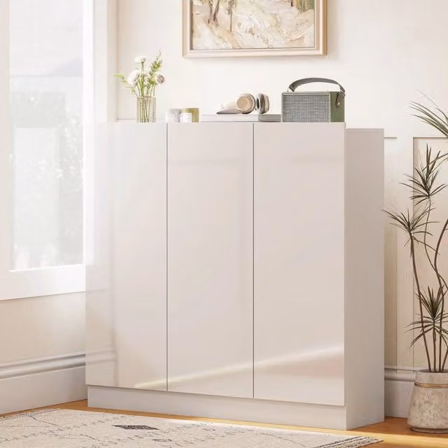 Armadio scarpiera bianca design moderno, ripiani regolabili, fori di aerazione, cerniere ammortizzate e kit anti‑ribaltamento per ingresso domestico