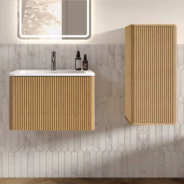 Mobile bagno sospeso con lavabo e colonna laterale in colore rovere