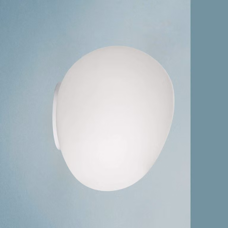 Foscarini Applique da parete di design Gregg MIDI, dimmerabile, Bianco / Opale, Soggiorno / Sala da pranzo, Vetro, Design, Applique
