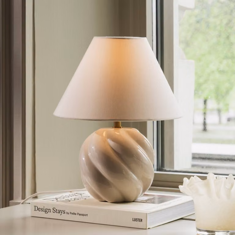 Globen Lighting Lampada da tavolo DAHLIA, Crema / Ambra, Soggiorno / Sala da pranzo, Tessuto / Stoffa / Seta, Lampada da tavolo