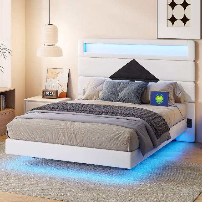 Letto imbottito Moonbite, 140x190 cm, rivestito in velluto bianco, con trapuntatura a motivo a diamante – dotato di USB e LED, e con meccanismo a pistoni