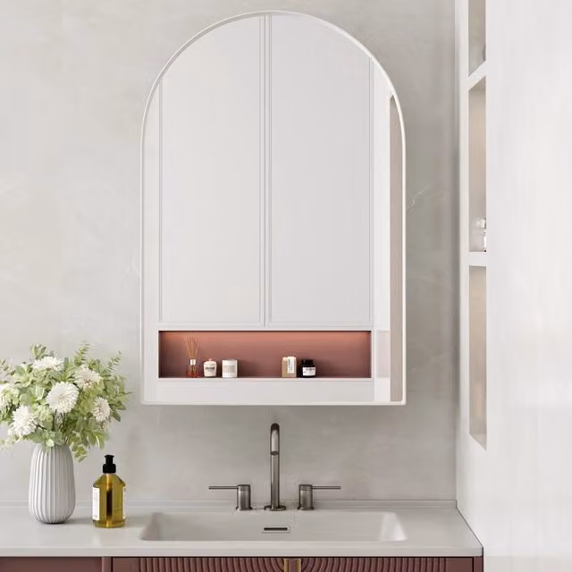 Armadietto a specchio OKWISH bianco con ante in vetro, illuminazione LED e 2 ripiani interni in vetro per bagno, installazione a incasso o a parete
