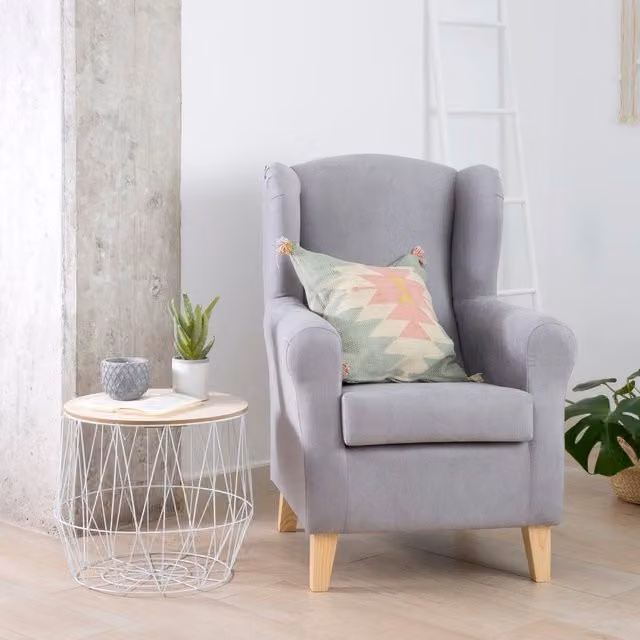 Poltrona Maya Banak in stile retro con struttura in legno massiccio e rivestimento in tessuto grigio, H: 72 cm, L: 103 cm