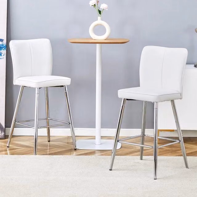 Sgabello da bar OKWISH con schienale ergonomico e poggiapiedi, struttura in metallo e similpelle bianco e argento