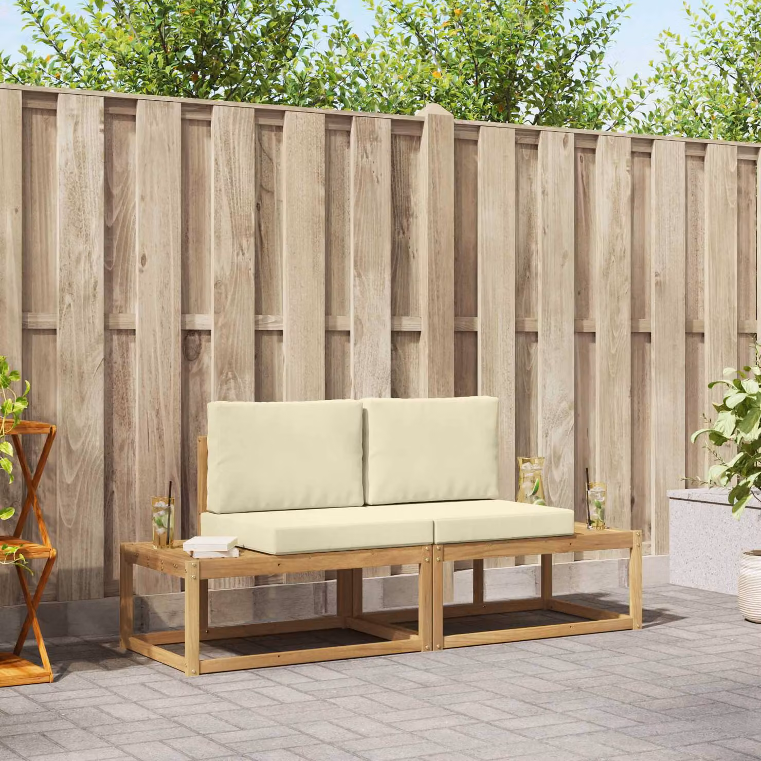 Set di 2 divani da esterno moderni vidaXL in legno di acacia con cuscini bianchi e beige in poliestere resistente ai raggi UV
