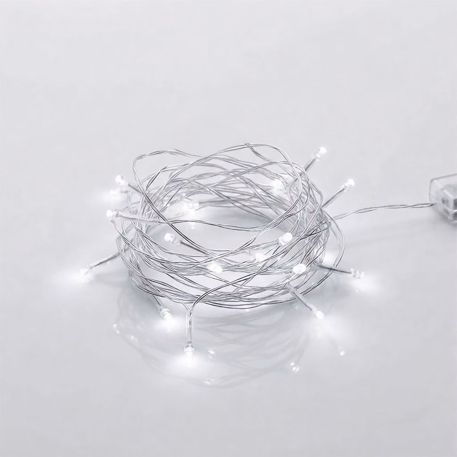 Catena luminosa a LED, luce bianca fredda, 2 metri, 20 LED, con timer, alimentata a batteria