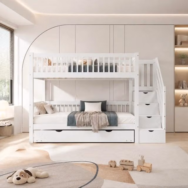 Letto a castello Mivray con letto estraibile e scala contenitore in legno e MDF bianco