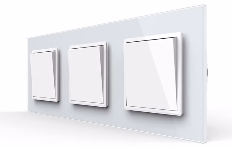 Interruttore deviato a tre vie, meccanico, a 3 sezioni, con telaio in vetro, bianco, per impianti elettrici