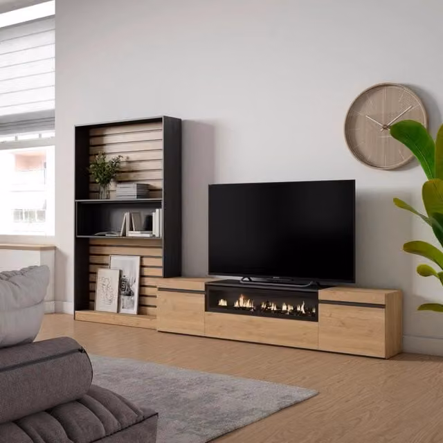 Mobile TV da soggiorno SKRAUT HOME con camino elettrico per TV fino a 80 pollici, colore Rovere e nero, L: 310 cm, P: 35 cm, H: 186 cm