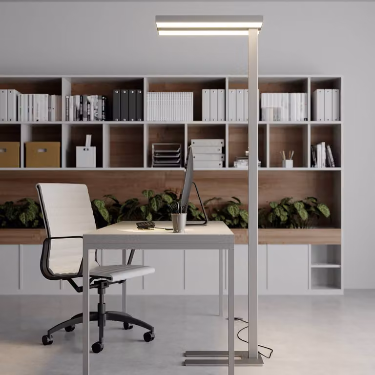 Arcchio Lampada LED da pavimento Logan Basic, argento, 6.000 lm, dimmerabile Basic Arcchio,, Alluminio / Grigio / Zincato, Studio / Ufficio, Alluminio, Moderno