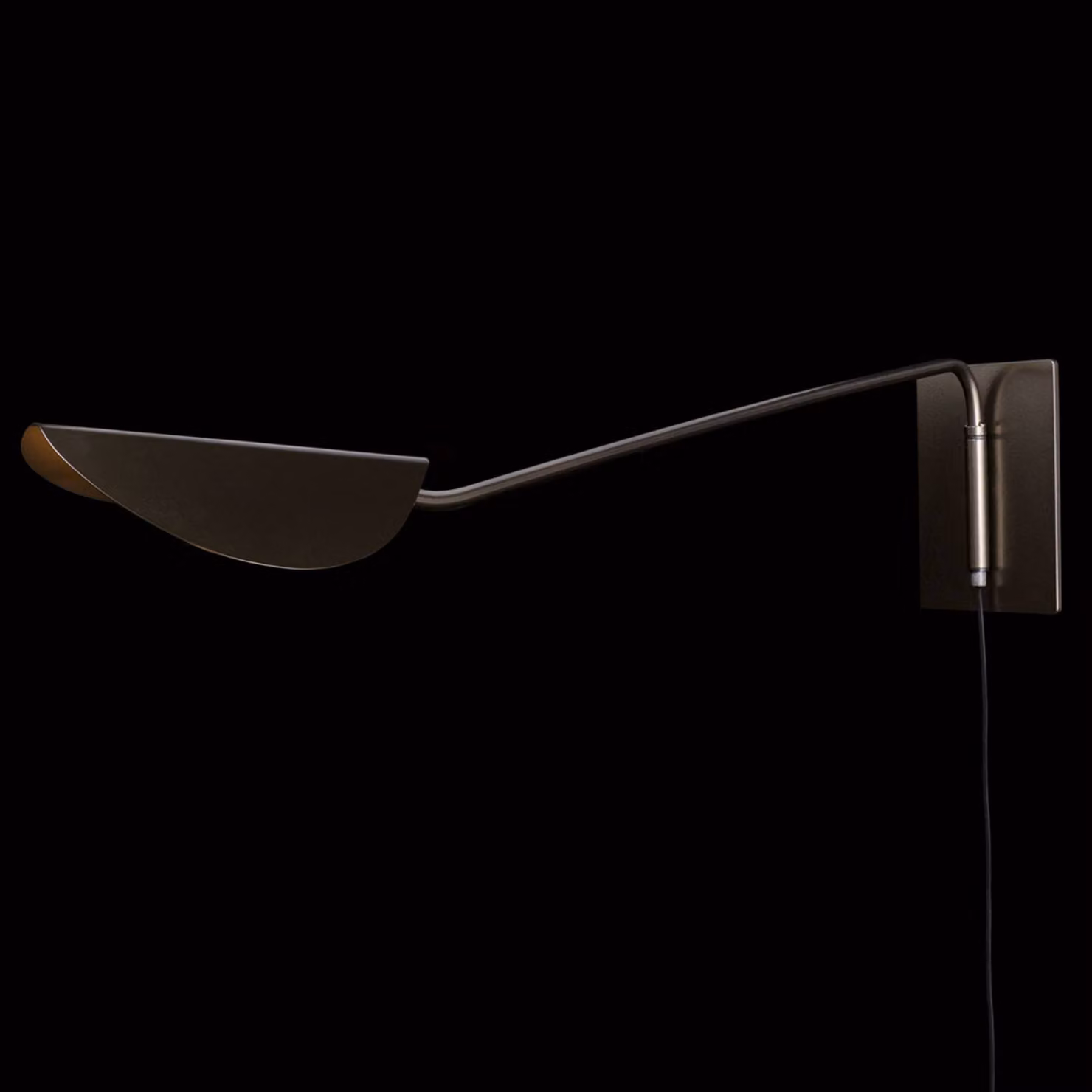 Oluce Applique da parete di design Plume, Bronzo / Ottone antico, Soggiorno / Sala da pranzo, Metallo, Design, Applique