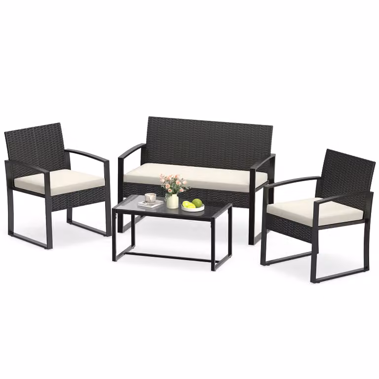 Set mobili da giardino Costway a 4 pezzi in rattan beige con divano a 2 posti, poltrone e tavolino con piano in vetro temperato