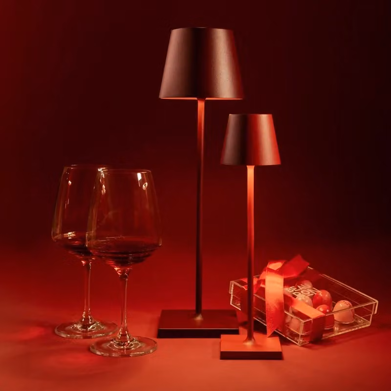 Lampada da tavolo a LED Zafferano Poldina Pro Bordeaux ricaricabile e dimmerabile con tecnologia touch e protezione IP54 – 2
