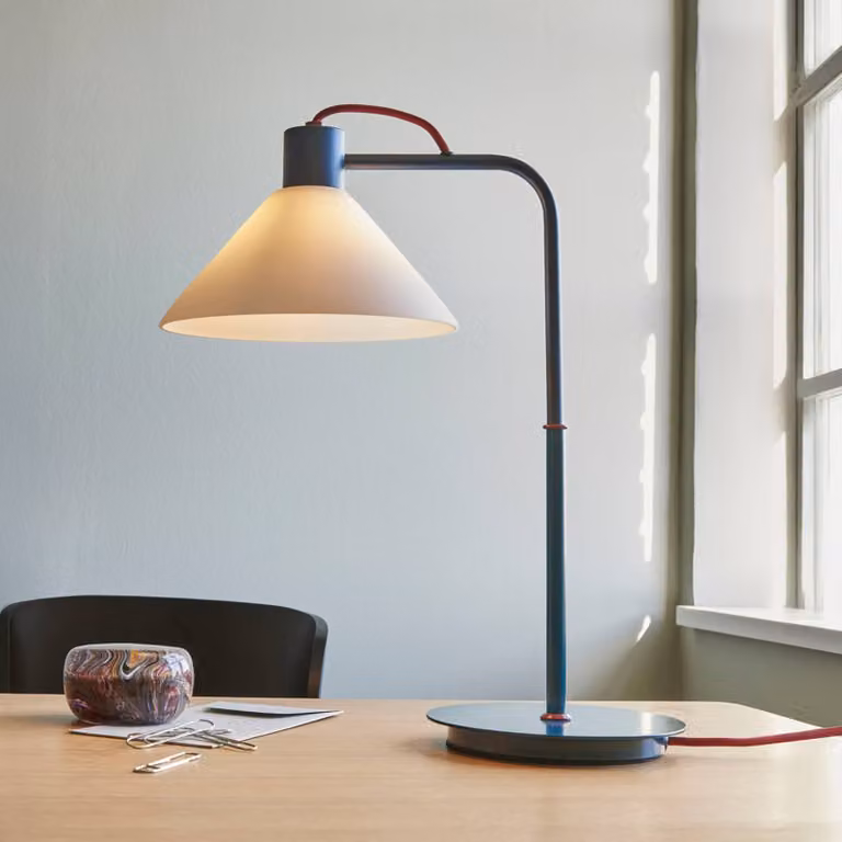 Hübsch Lampada da tavolo di design Spot, Blu, Soggiorno / Sala da pranzo, Metallo, Design, Lampada da tavolo