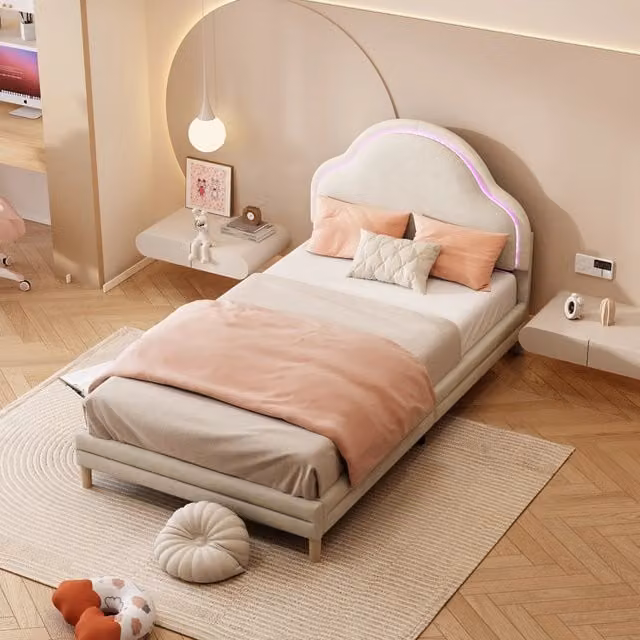 Letto singolo per bambini OKWISH con testiera a nuvola, illuminazione LED multicolore e rivestimento in velluto beige, L/P/H: 90 x 200 x 108 cm