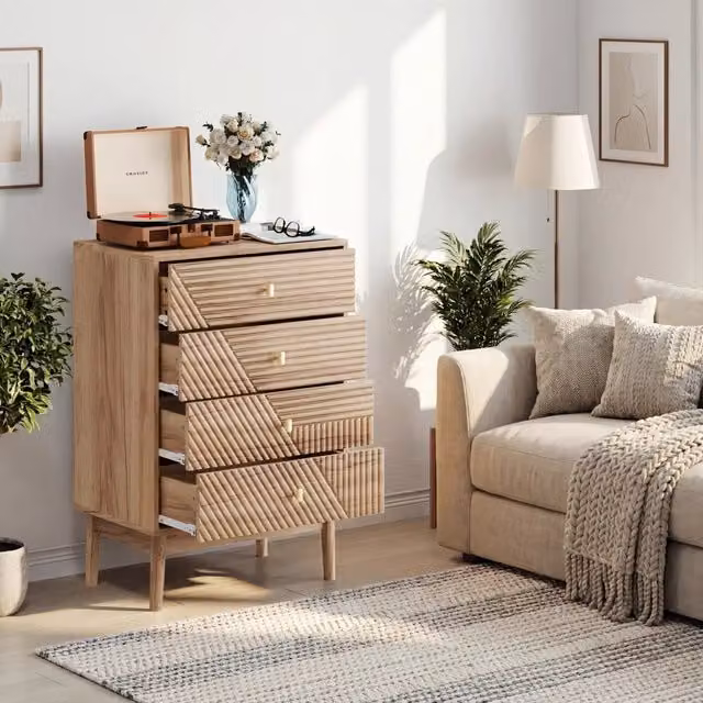 Cassettiera FOLYNA con 4 cassetti in stile mid-century, colore rovere e dettagli oro, realizzata in MDF, L: 60 cm, P: 40 cm, H: 90 cm