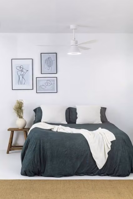 FARO Ventilatore a soffitto Amelia Ø1320 3 pale CCT TUYA bianco opaco acciaio motore DC 6 velocita soffitti inclinati modello Amelia